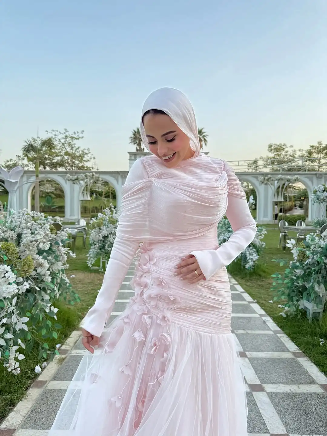 

New Dresign Elegant Pleat 3D Flowers Sheer Tulle Tiered Evening Dress Charming Fashion Prom Wedding Formal Party Dress