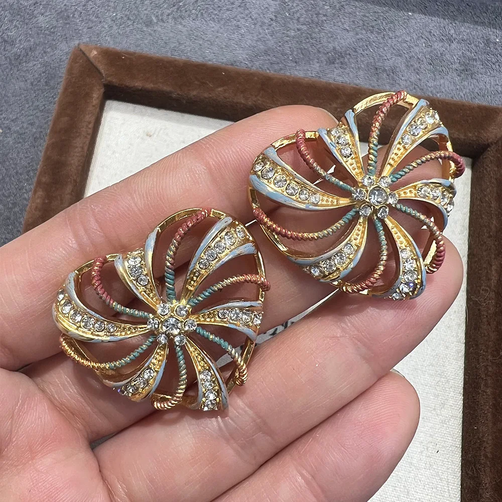 Hollow love low temperature enamel color vintage retro court style niche design sense versatile is S925 earrings