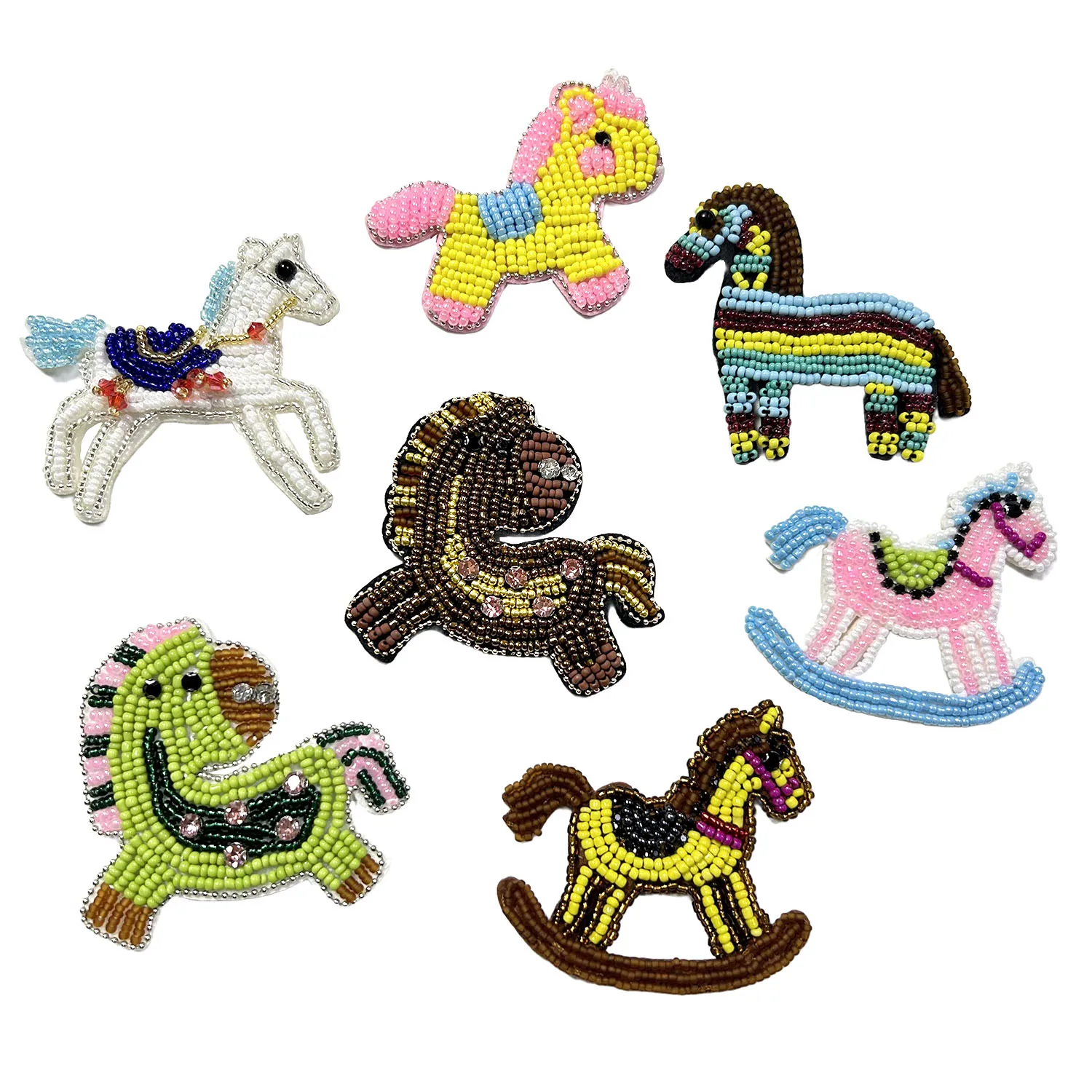 Einteiliger handgefertigter Pony-Einhorn-Aufnäher mit Schaukelpferd und Perlen, niedlicher Cartoon zum Aufnähen für Kleidung, Taschen, DIY-Zubehör
