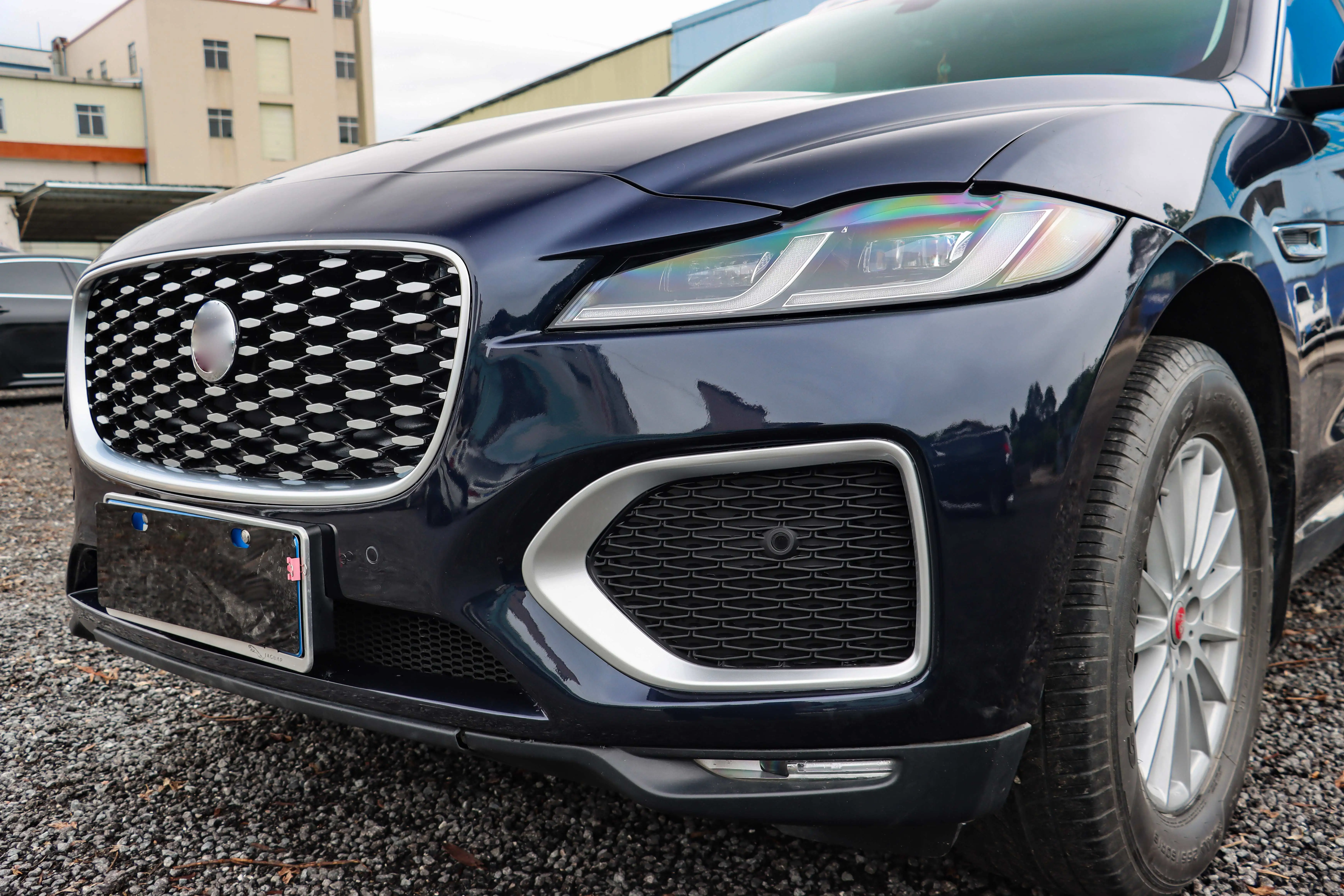 

2025For 2016-2020 Jaguar F-pace Models, Upgrade New Front Bumper with Grille