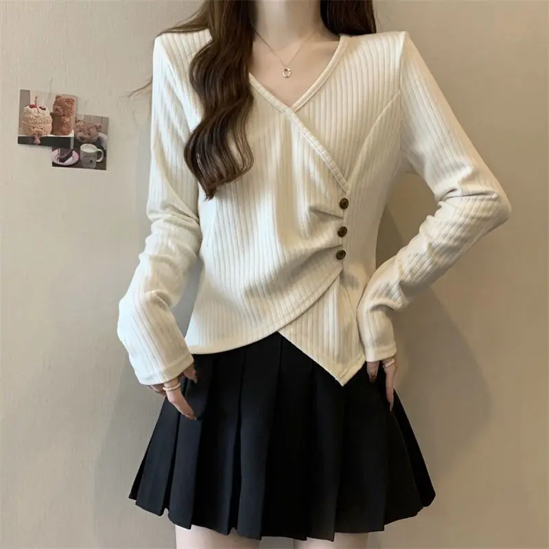 Spring and Autumn New Loose and Slimming Fashion Age Reducing Long Sleeved Irregular Knitted Bottom Shirt