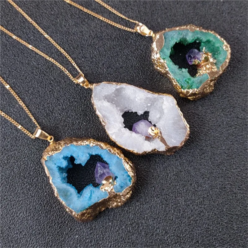 

Charming Irregular Magic Agate Piece Quartz Crystal Amethyst Natural Gold Pendant Necklace Jewelry Reiki Healing Amulet