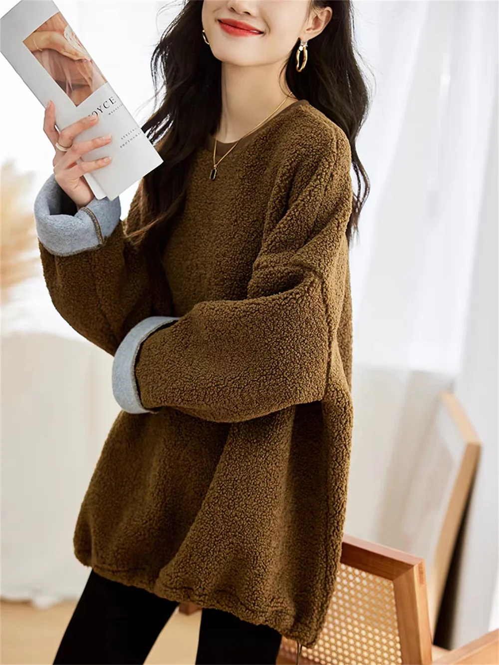 

Korean Version of Fashionable Round Neck Loose Fitting Lamb Plush Top, Popular Explosive Street Plush Hoodie Jacket for Women