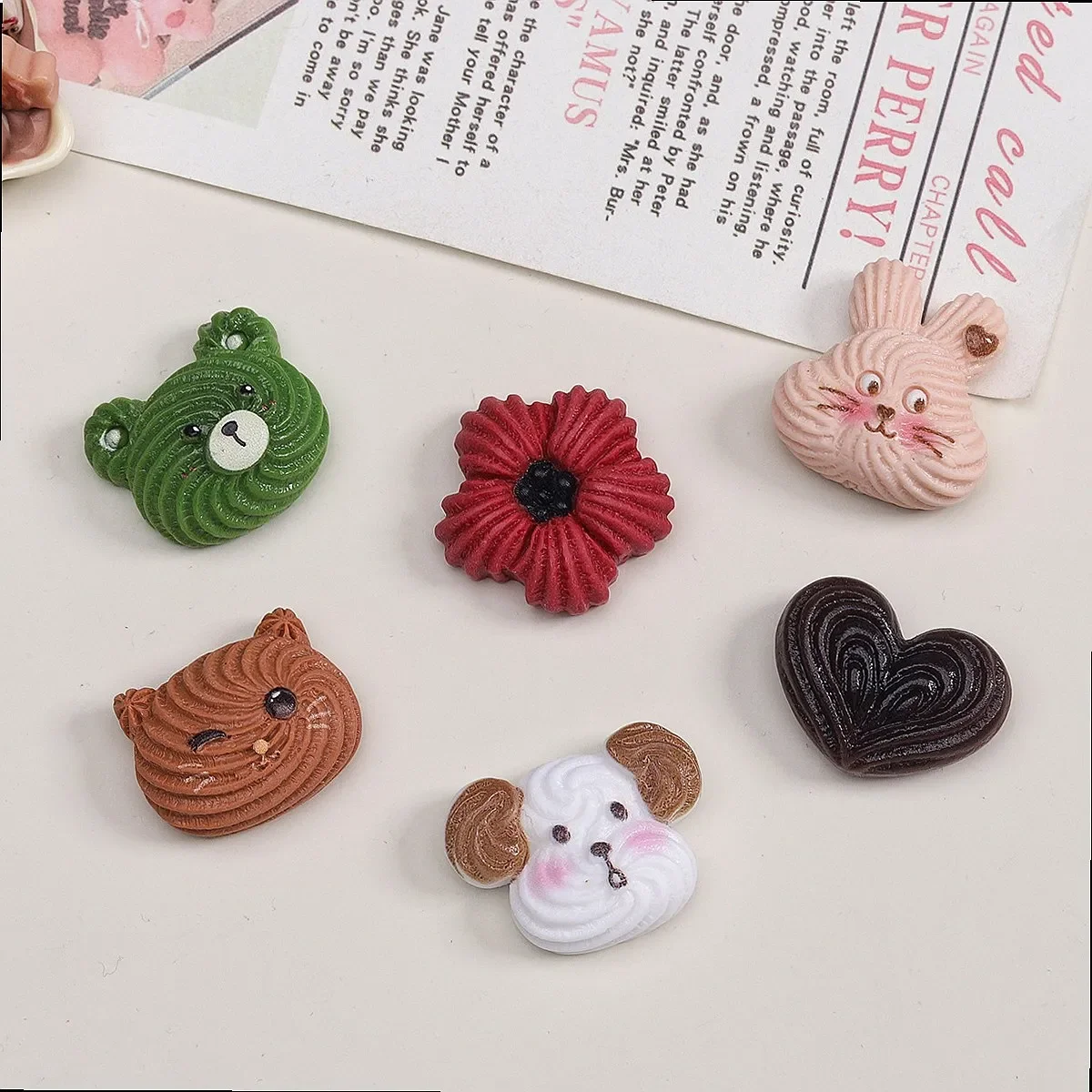 100pcs Wholesale Mini Animal Biscuit Flatback Resin Cabochon DIY Accessories Pendant Hairpin Keychain Earring Scrapbook Decor