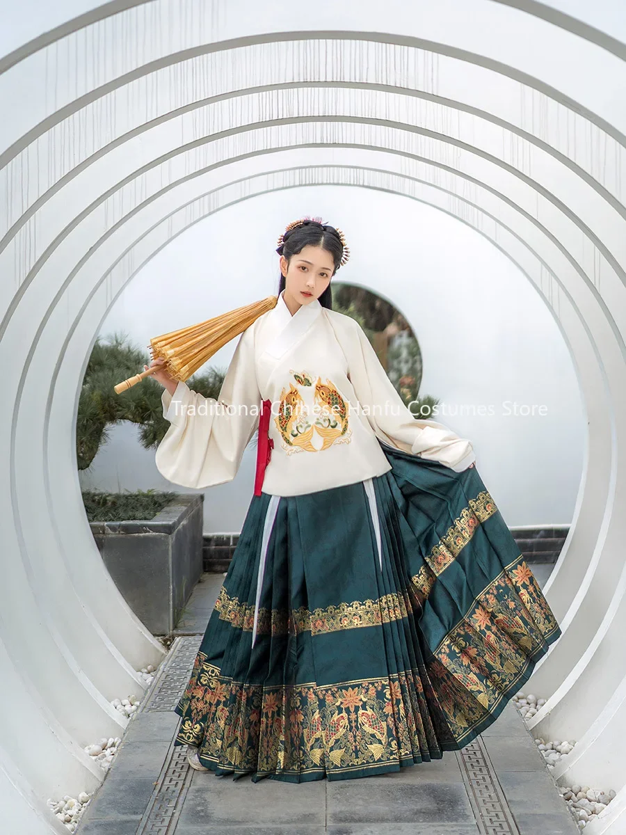 Original Authentic Ming Spring and Autumn Style Hanfu Female Pleated Gold Makeup Flower Horse Face Skirt Six Meters Pendulum