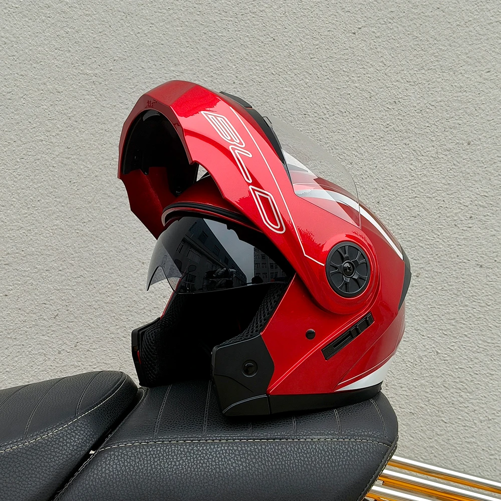 Najnowszy kask motocyklowy z podwójnym obiektywem Modny modułowy kask Moto Wewnętrzny wizjer Bezpieczeństwo Voyage Racing Mężczyźni Kobiety DOT Approved
