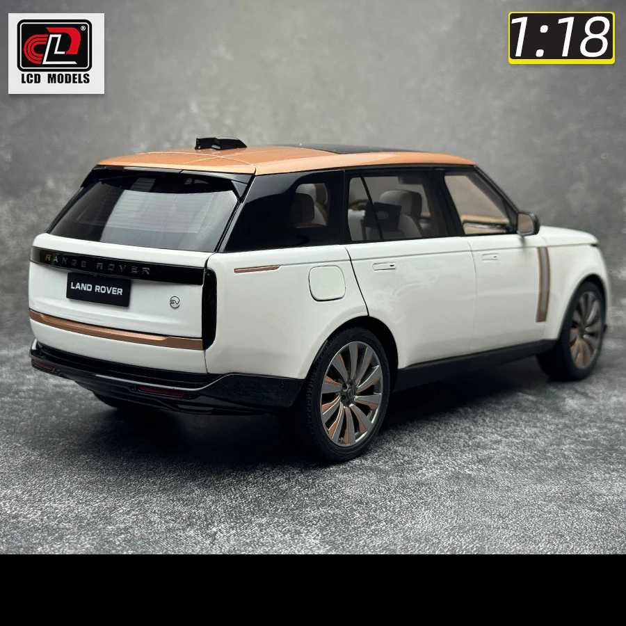 LCD 1/18 scale new 2022 for Range Rover SV SUV Metal static decoration Holiday gift collection for friends