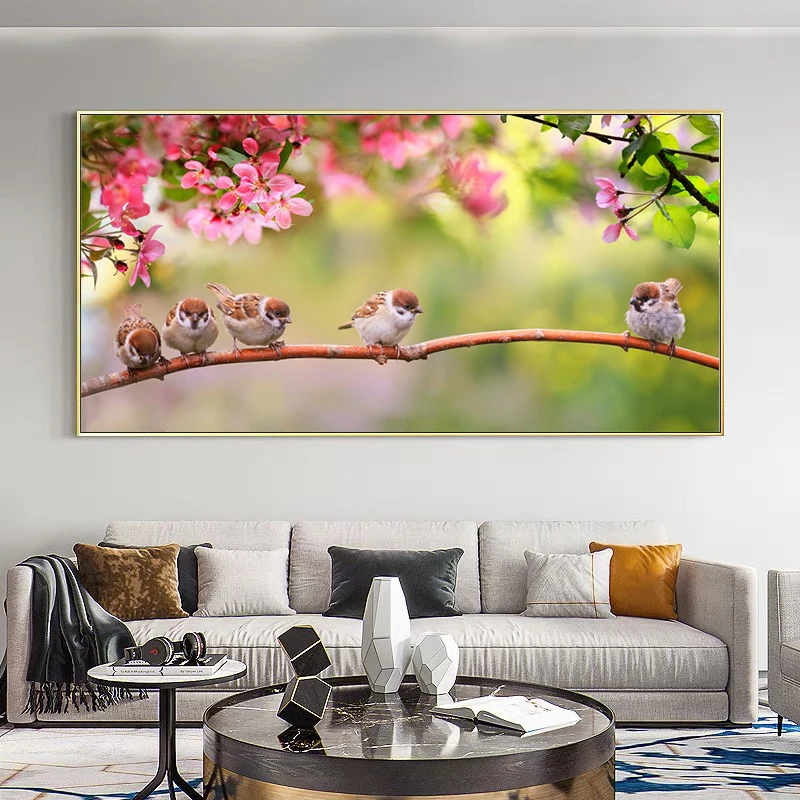 Śliczne ptaki siedzą na wiosnę słoneczny obraz na płótnie w ogrodzie kwiaty różowe plakaty kwiatowe dla wystrój ścian salonu bez ramki