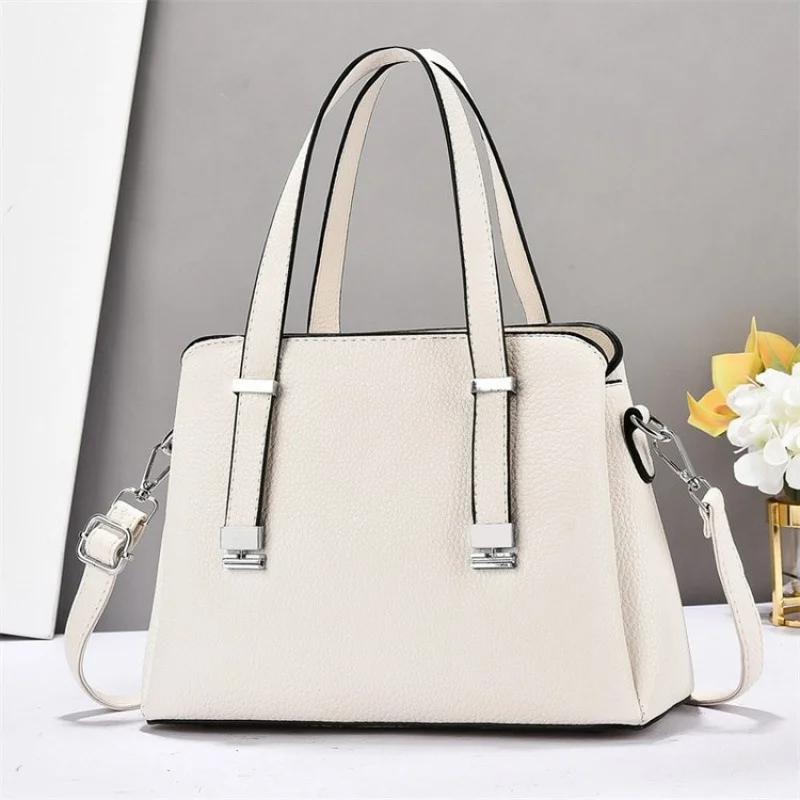 

Elegant Crossbody Handbag For Women With A Simple Design And High Quality Leather For Daily Use