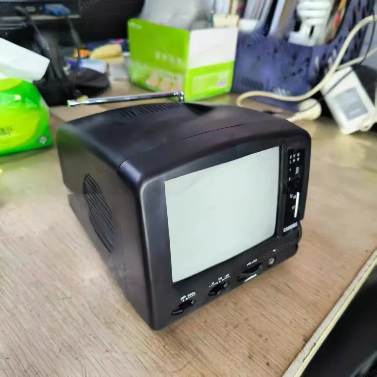 Playable nostalgic mini 5-7-9 -10 inch black and white TV game collection