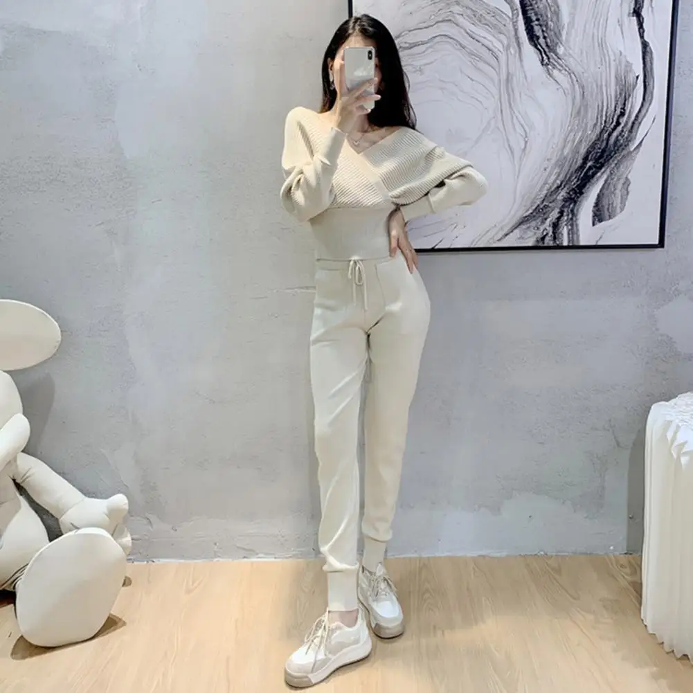 

Women Autumn Outfit Women's V Neck Crop Top Sweatpants Set with Drawstring Waist Long Sleeve Sport Outfit for Spring Autumn Crop