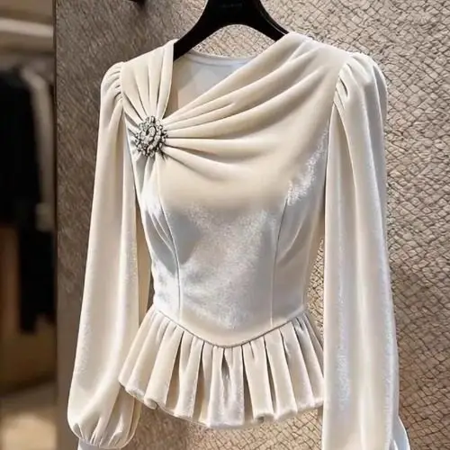 

White velvet top women's 2025 autumn high-end sense light luxury age reduction unique and beautiful French waist shirt