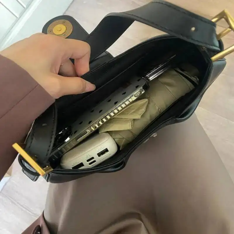 Retro Floral Handbag Women Leather Wrinkled Crescent Underarm Ladies Fashion Minimalist Commute Versatile Baguette Bag 2025