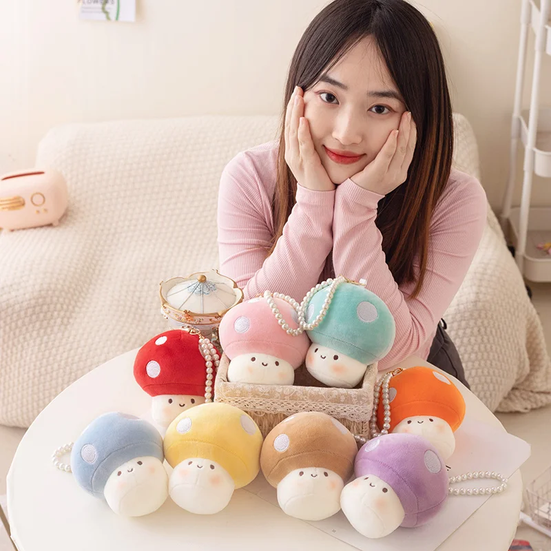 10cm Kawaii Mini kolorowy grzyb pluszowy wisiorek brelok miękkie zabawki nadziewane sztuczne rośliny grzyby Shiitake Plushie lalki