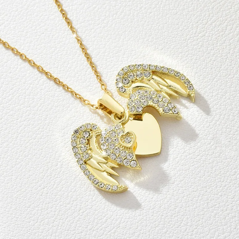 

The new "Angel of Love Wings" pendant necklace can be opened. She is the fashionable collarbone chain girl of "Wings of Love" 01