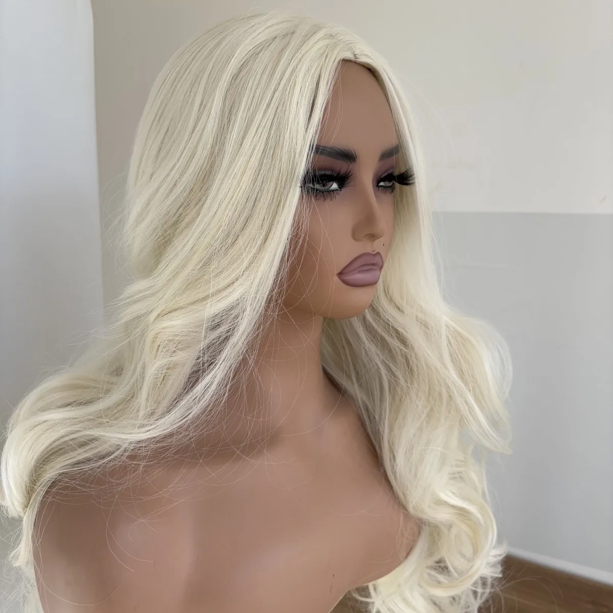 

Layered Heat Resistant Hair Women Platinum blonde Long Wavy Dress Up Wig