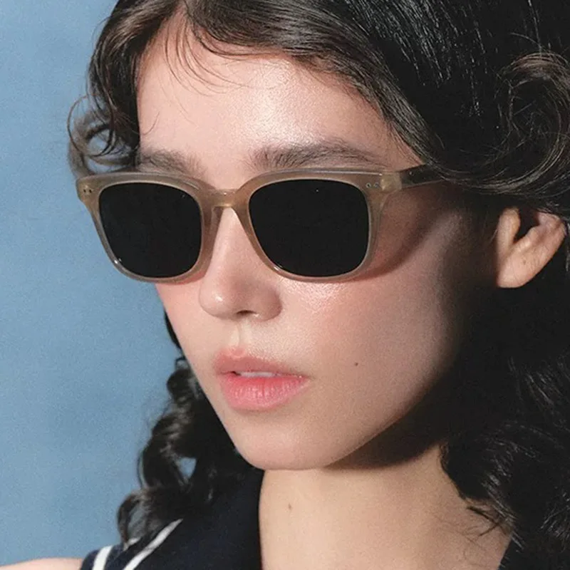 

2025 Fashion Square Rivets Men Women Sunglasses Shades UV400 Retro Girls Jelly Color Sun Glasses