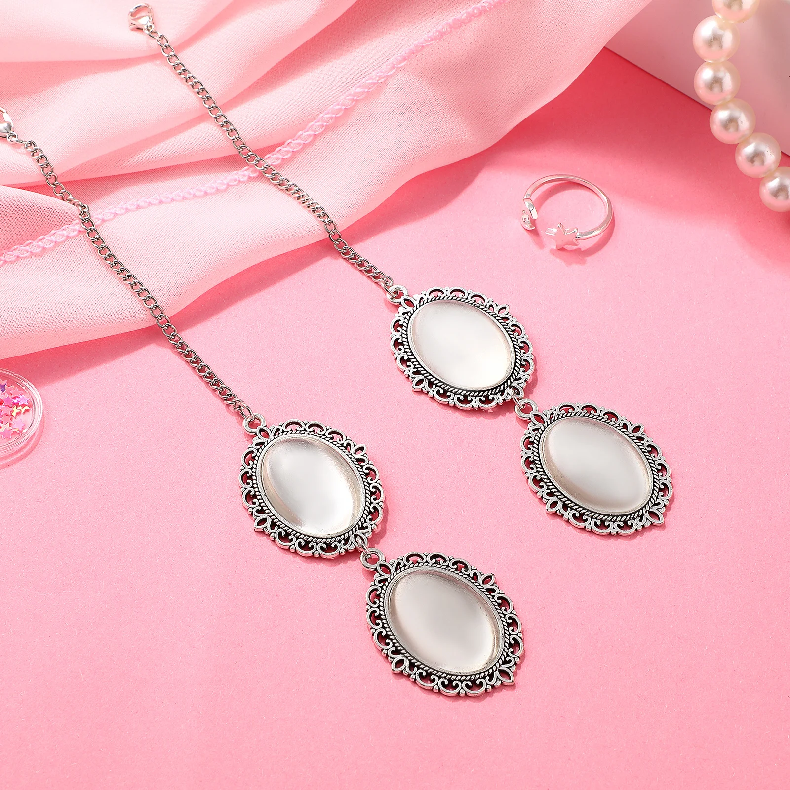 

2Pcs Graduation Photo Charms Alloy DIY Pendants Setting Trays for Graduation Hat Tassels Photo Frame Pendant Making Supplies