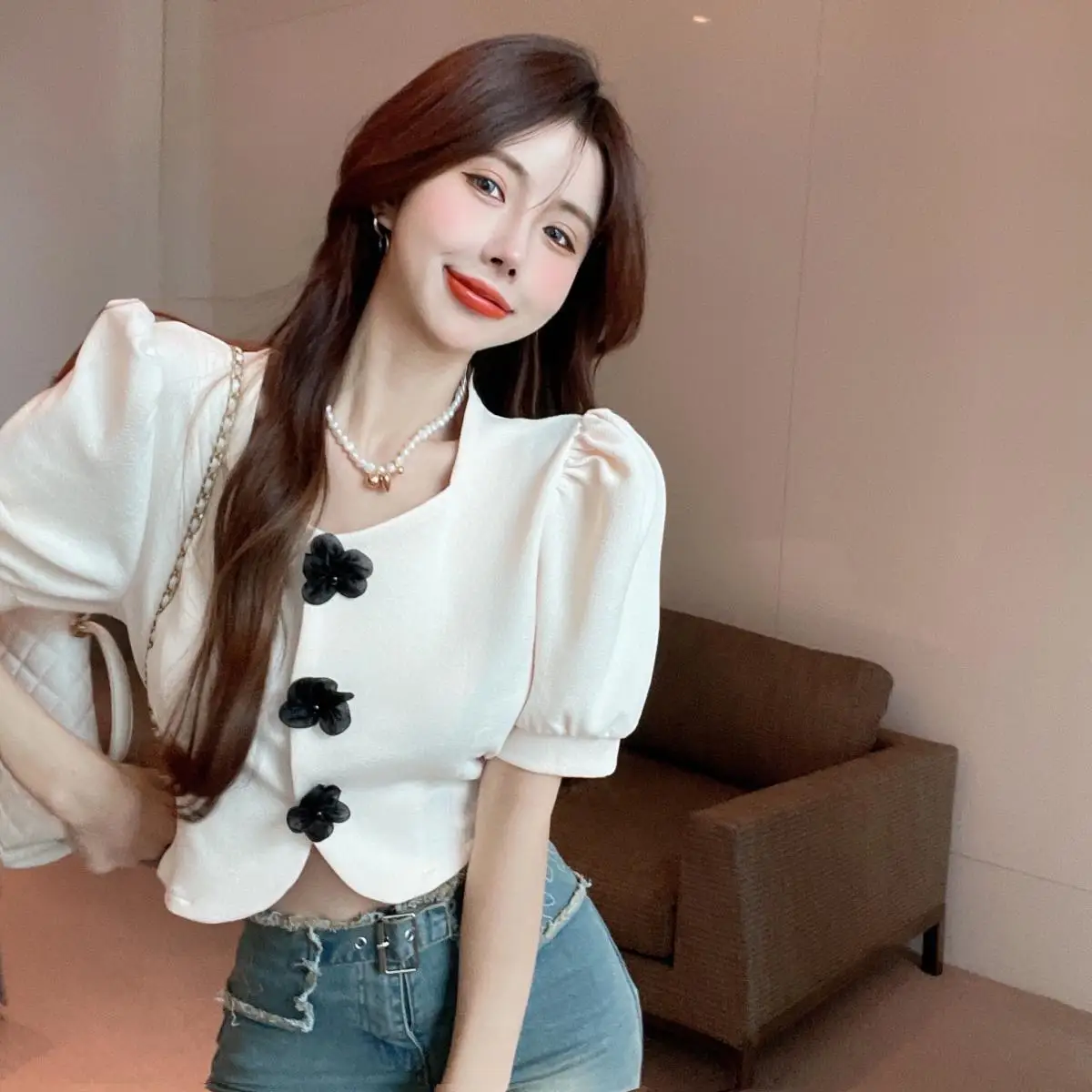 2024 Summer Beaded Three-dimensional Flower Short Sleeve Slim Shirt Women New Low Neckline Exposed Collarbone Cropped Top