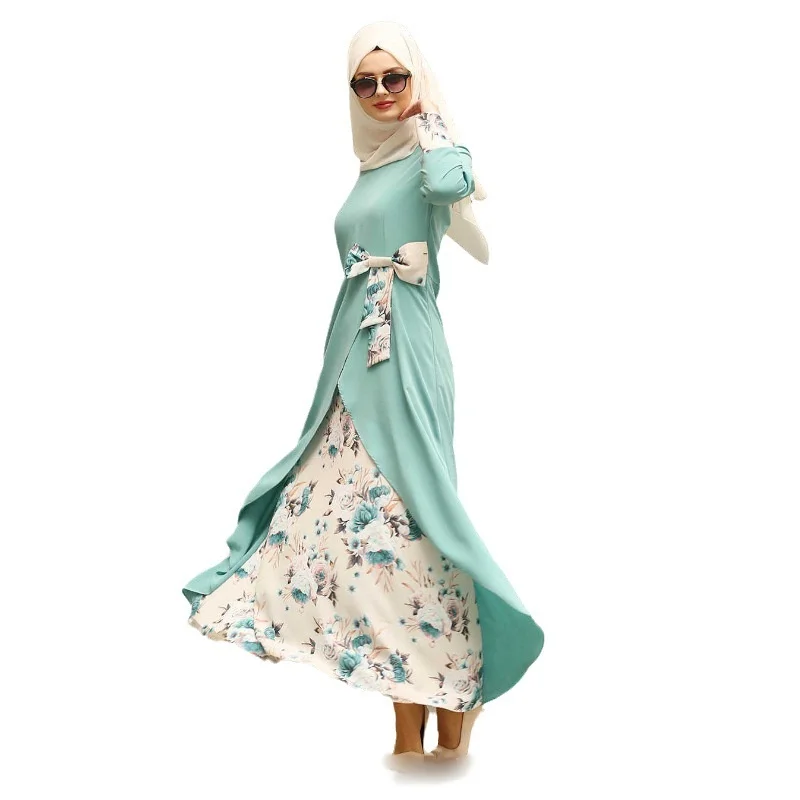 Fausse robe deux pièces florale d'inspiration musulmane - un vêtement ethnique à la mode mais minimaliste, tendance en été 2025