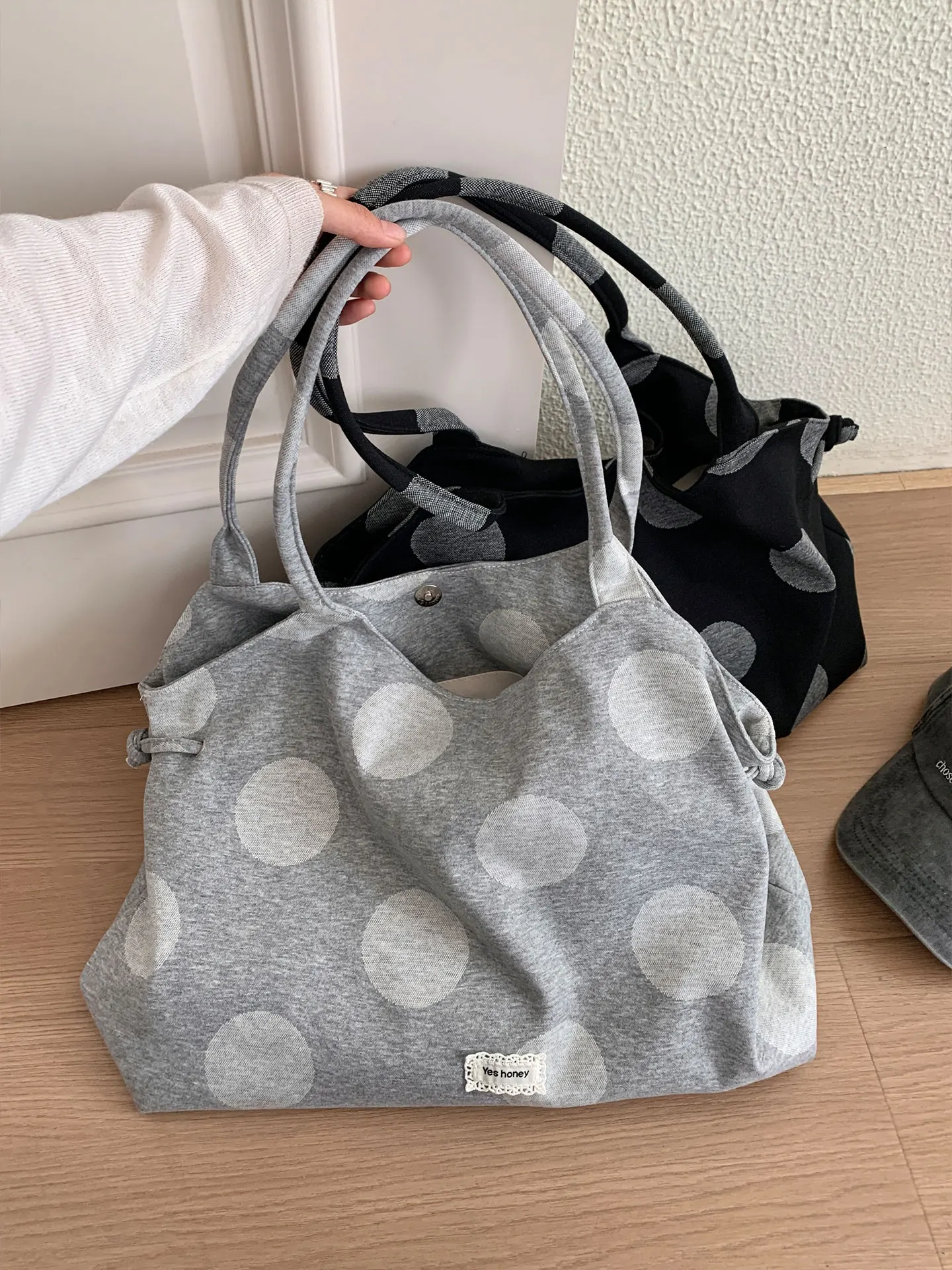 Retro Polka Dot Tote Bag Women's Casual Commuter Large Capacity Single Shoulder Bag Versatile Portable Handbag