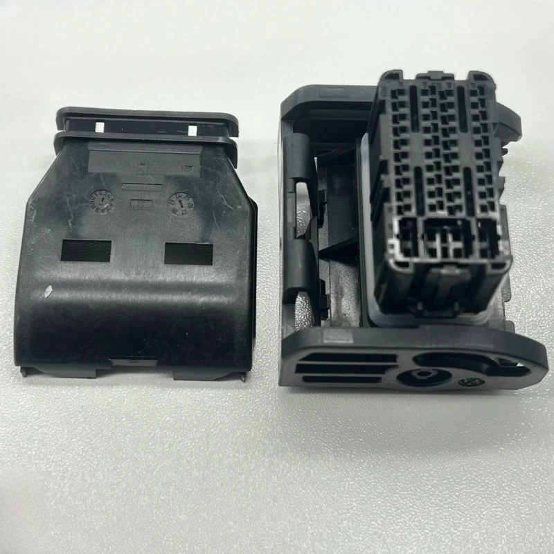 1PCS 35736952 Original 48-hole 35757326 automotive connector molded case shell sheath, wiring harness