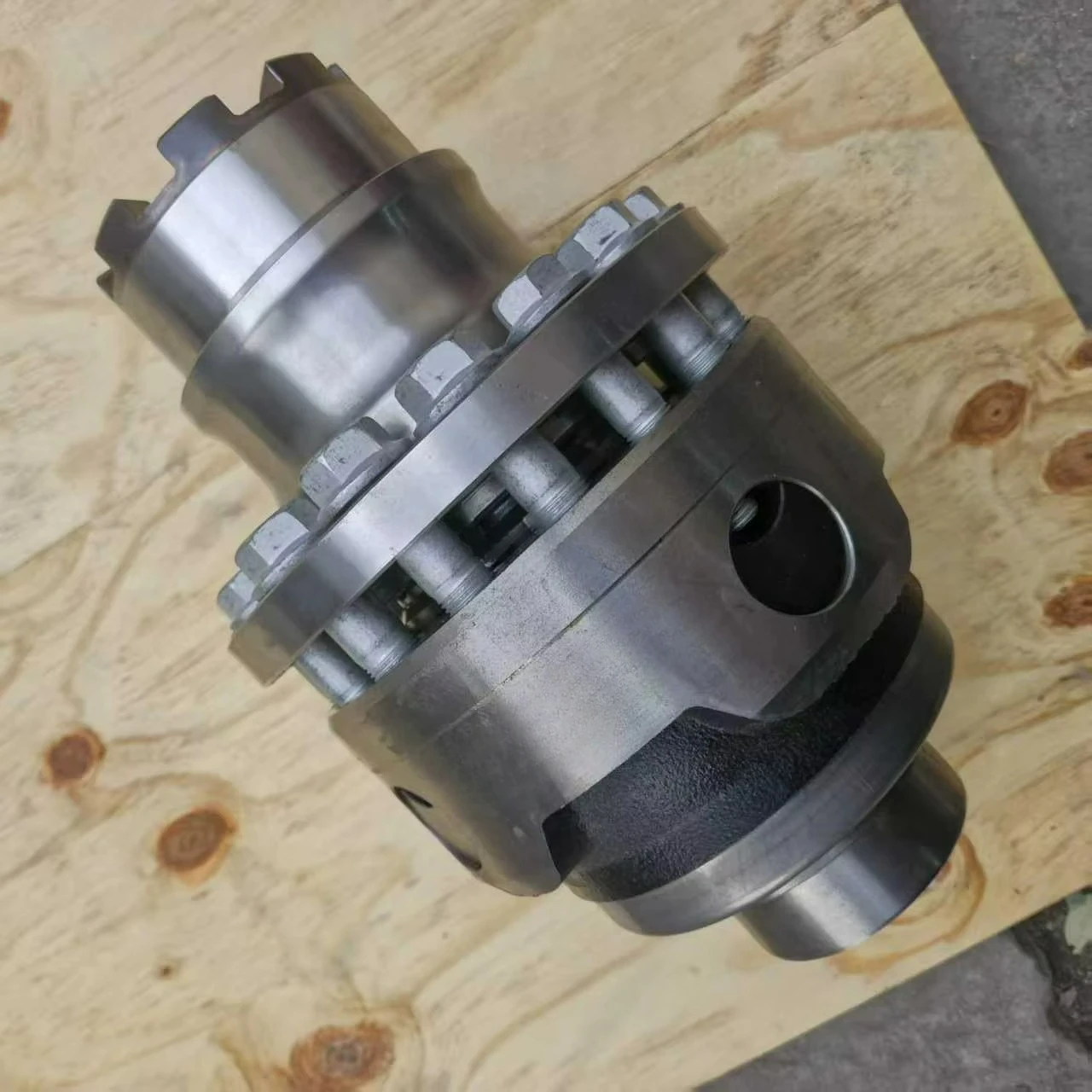 

AZ712732001105 steel truck differential assembly with bearings