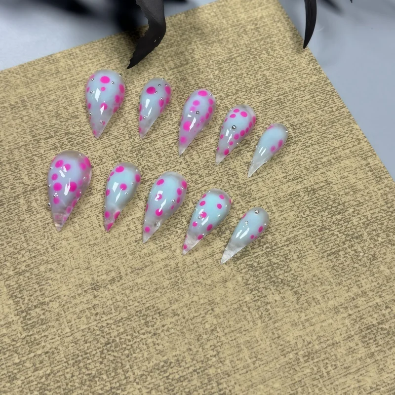 10PCS of light blue dagger-shaped fake nails, decorated with hand-painted hot pink dots, paired with mini silver metal rivets view 3