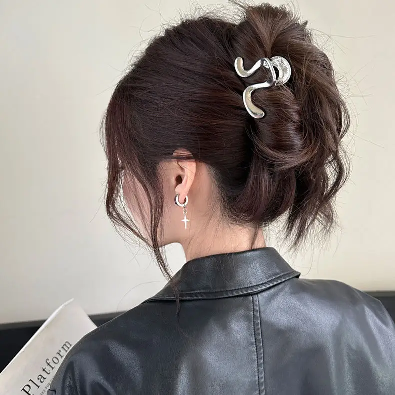 Instagram niche π - shaped design, half tied hair clip, female 2024 new high-end feeling, back spoon hair clip, shark clip