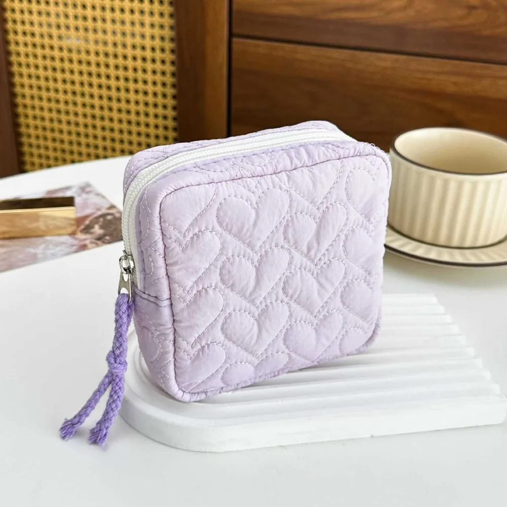 Cute Zipper Closure Travel Toiletry Bag Heart Pattern Quilted Cosmetic Bag Compact with lanyard Sanitary Pad Pouch Lipstick
