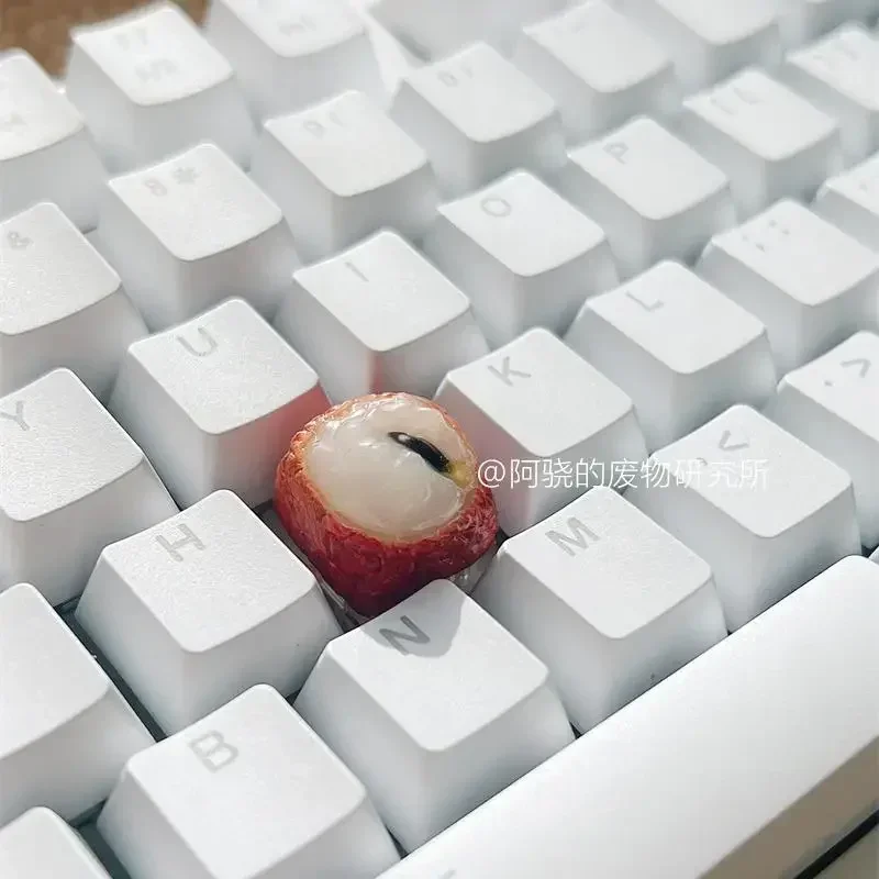 

We have customized lychee, keycap, fruit, cross shaft mechanical keyboard.
