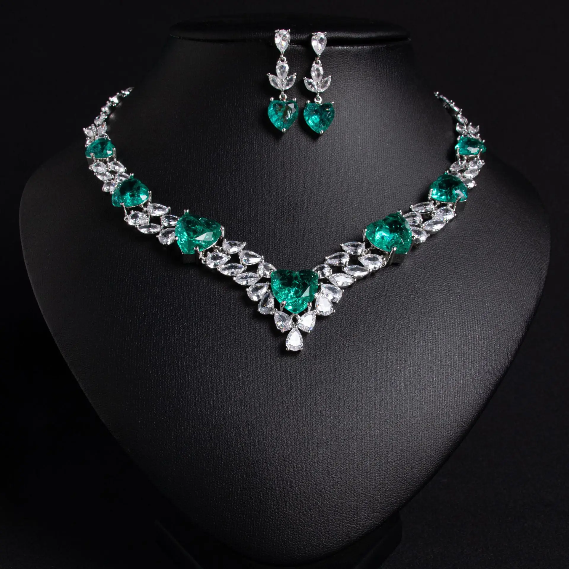 2025 New Luxury Romantic Love Zircon Drops Necklace Earrings Ladies Jewellery Set Party Wedding Graduation Accessories M-303