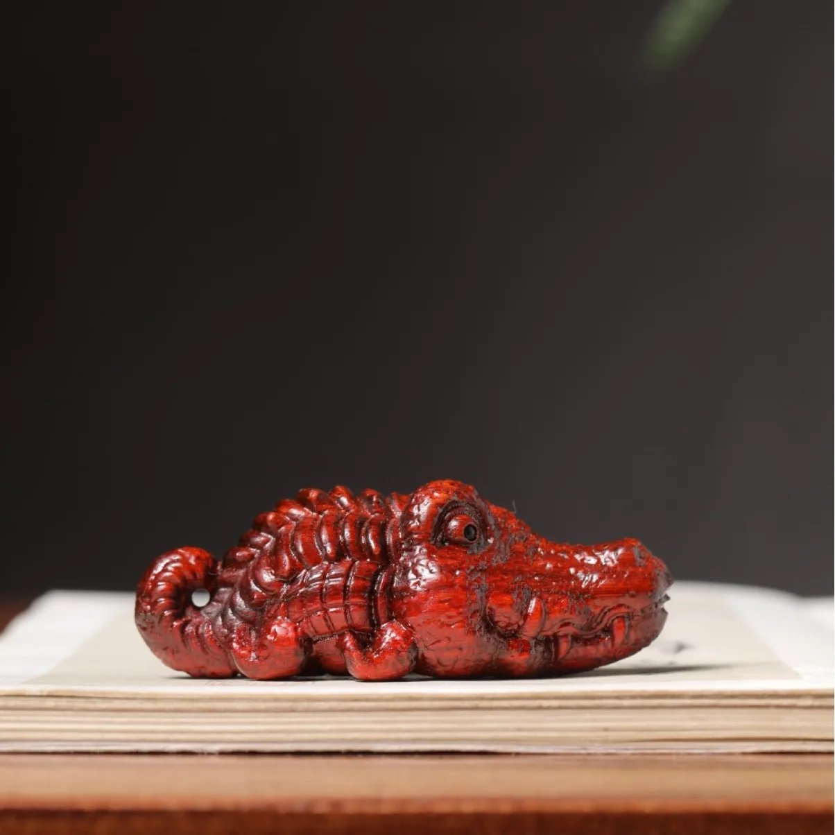 Beech Wood Crocodile Figurine Creative Gift Cute Solid Wood Desktop Ornament Home Decor Craft Souvenir Gift