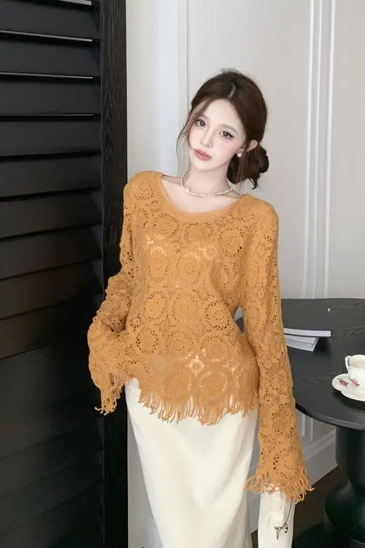 2024 New Autumn Elegant High-end Advanced Hollow Loose Slimming Knitted Long-sleeved Niche Design Sense Blouse for Women