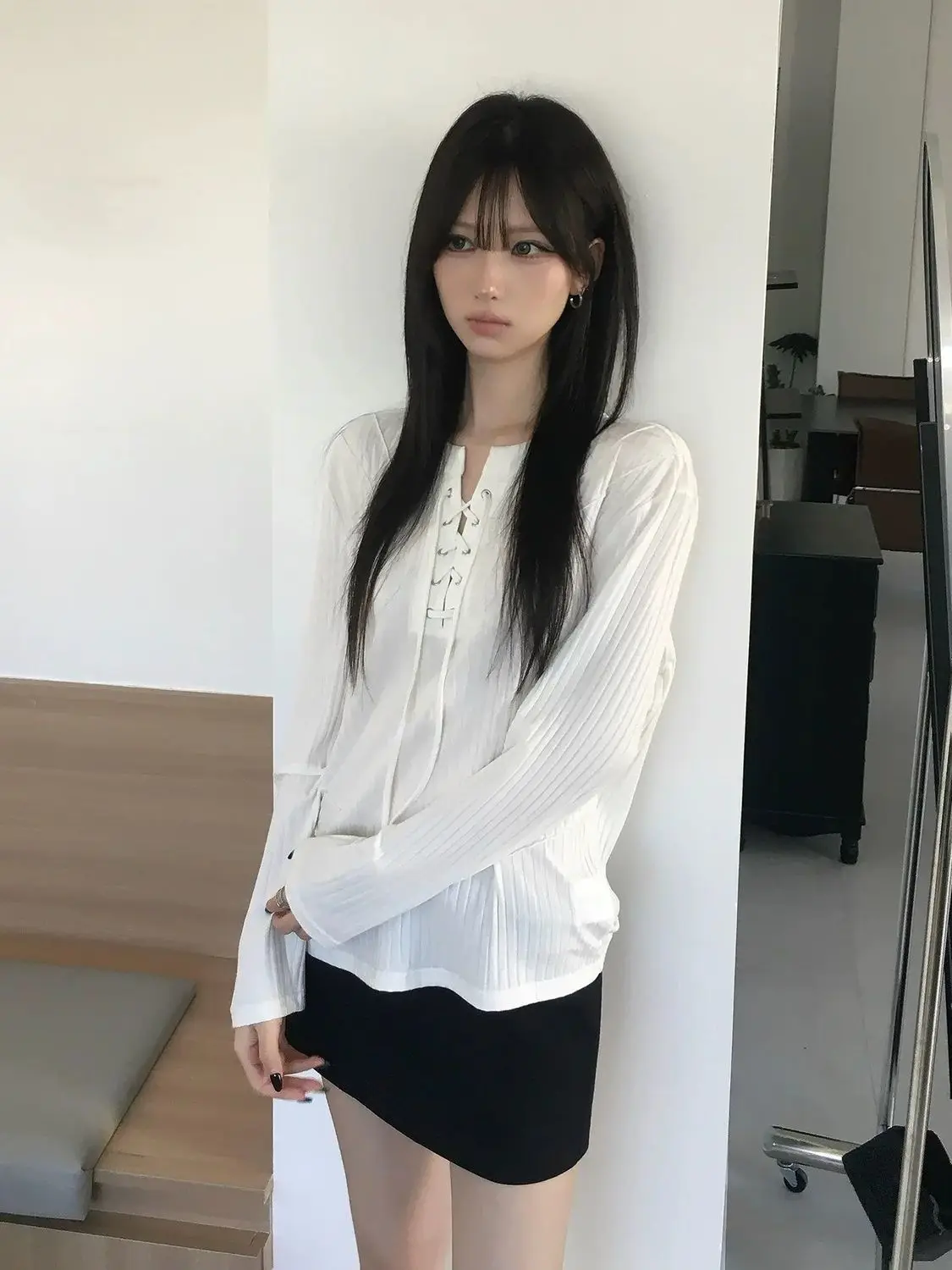 Kimutomo Women Autumn New White Shoulder-fit Long Sleeve T-shirt Vertical Ribbed Slim Tie Detail Gentle Elegant Basic Pullover