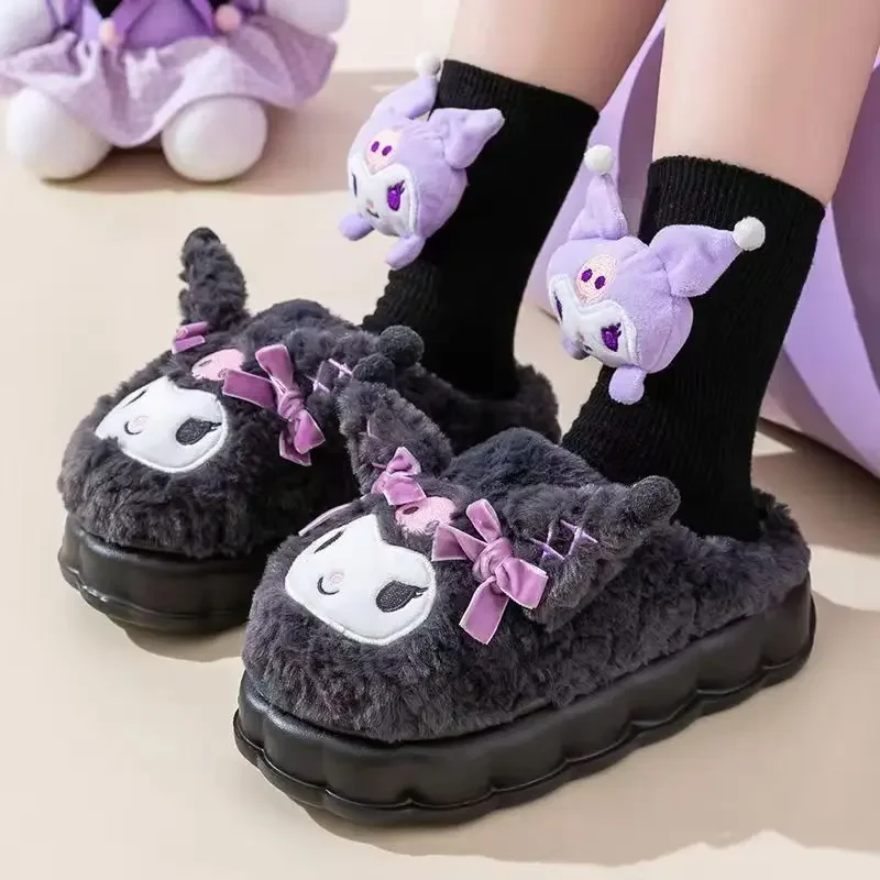 Produk Periferal Kuromi Sandal Katun Untuk Wanita Musim Gugur Dan Musim Dingin Anti Selip Rumahan Sepatu Katun Kartun Lucu Tebal