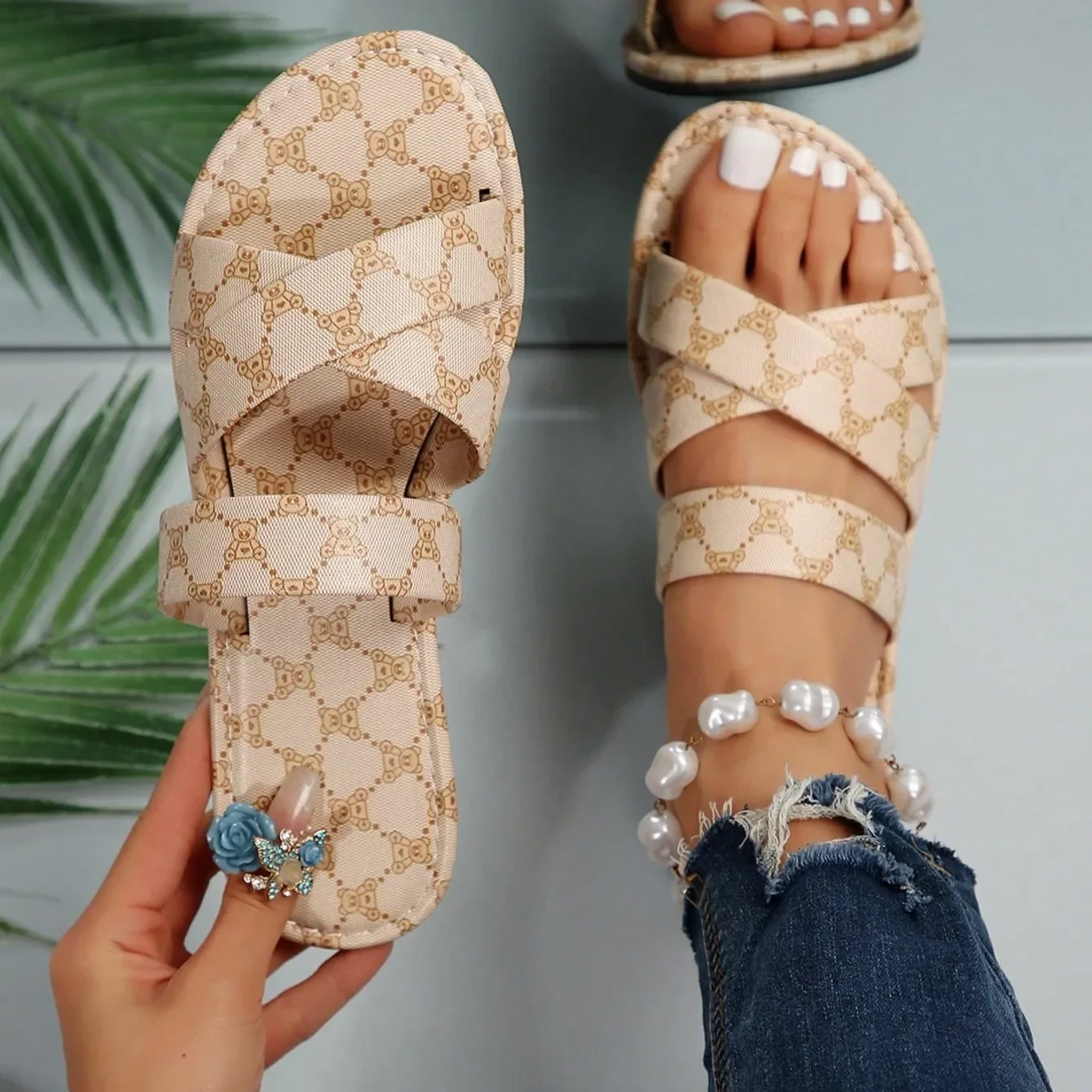 

2025 New Women Slippers Summer Flat Sandals Peep Toe Ladies Casual Female Beach Slippers Luxury Slides Women Zapatos De Mujer