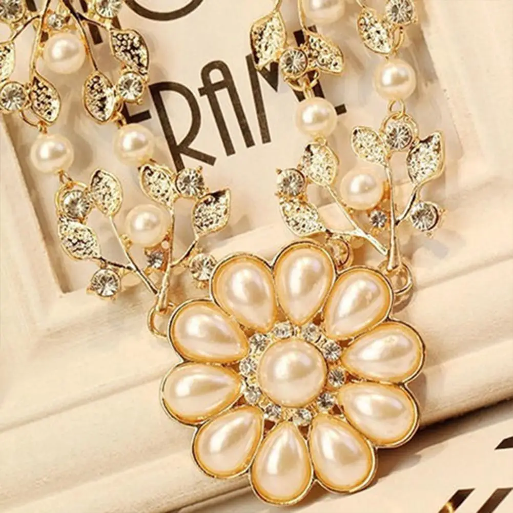 Fashion Pearl Necklace Women Double-Layer Flower Pendant Faux Pearl Elegant Chain Necklace Gift