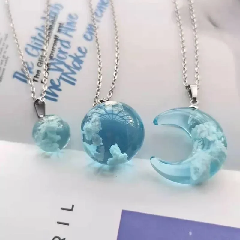 Chic Transparent Resin Rould Ball Moon Pendant Necklace Women Blue Sky White Cloud Chain Necklace Fashion Jewelry Gifts for Girl