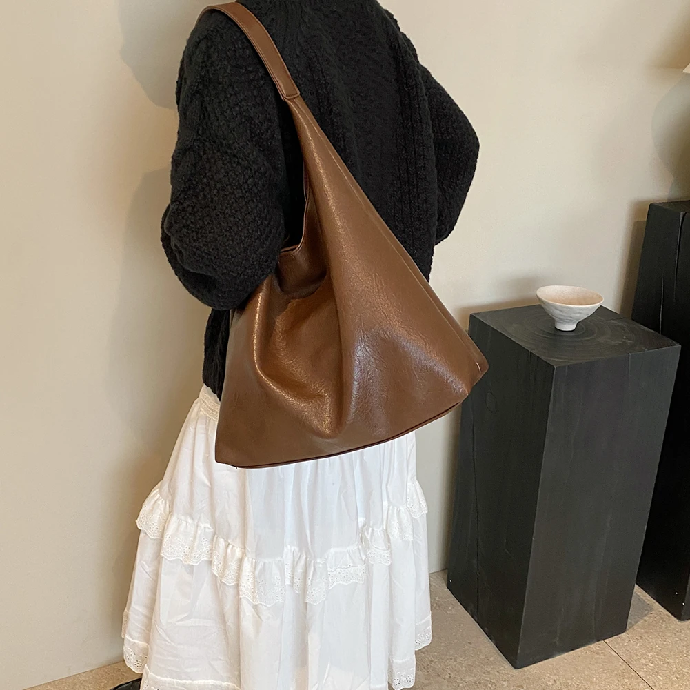 

Retro Trendy Underarm Bag Large Capacity PU Leather Tote Bag with Hasp Closure Ladies Hobo Bag Crossbody Bag for Women and Girls