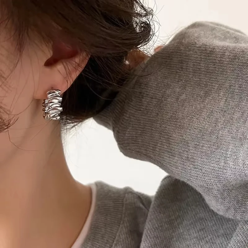 Irregular Wavy Pleated Earrings for Women Retro Trendy Copper Metal Earrings Design Simple Temperament Senior Fashion Jewelry
