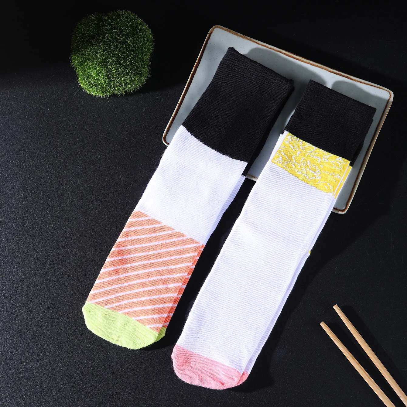 남녀공용 미드카프 양말 2켤레, 참신하고 재미있는 컬러풀한 연어 스시 선물 상자 양말, 유럽 및 미국 패션 트렌디 스타일, 편안하고 통기성 좋은, 파티 캐주얼 참신한 선물, 발렌타인데이, 크리스마스, 산타클로스, 가을 및 겨울 스타일, 사계절 귀엽고 재미있는 양말