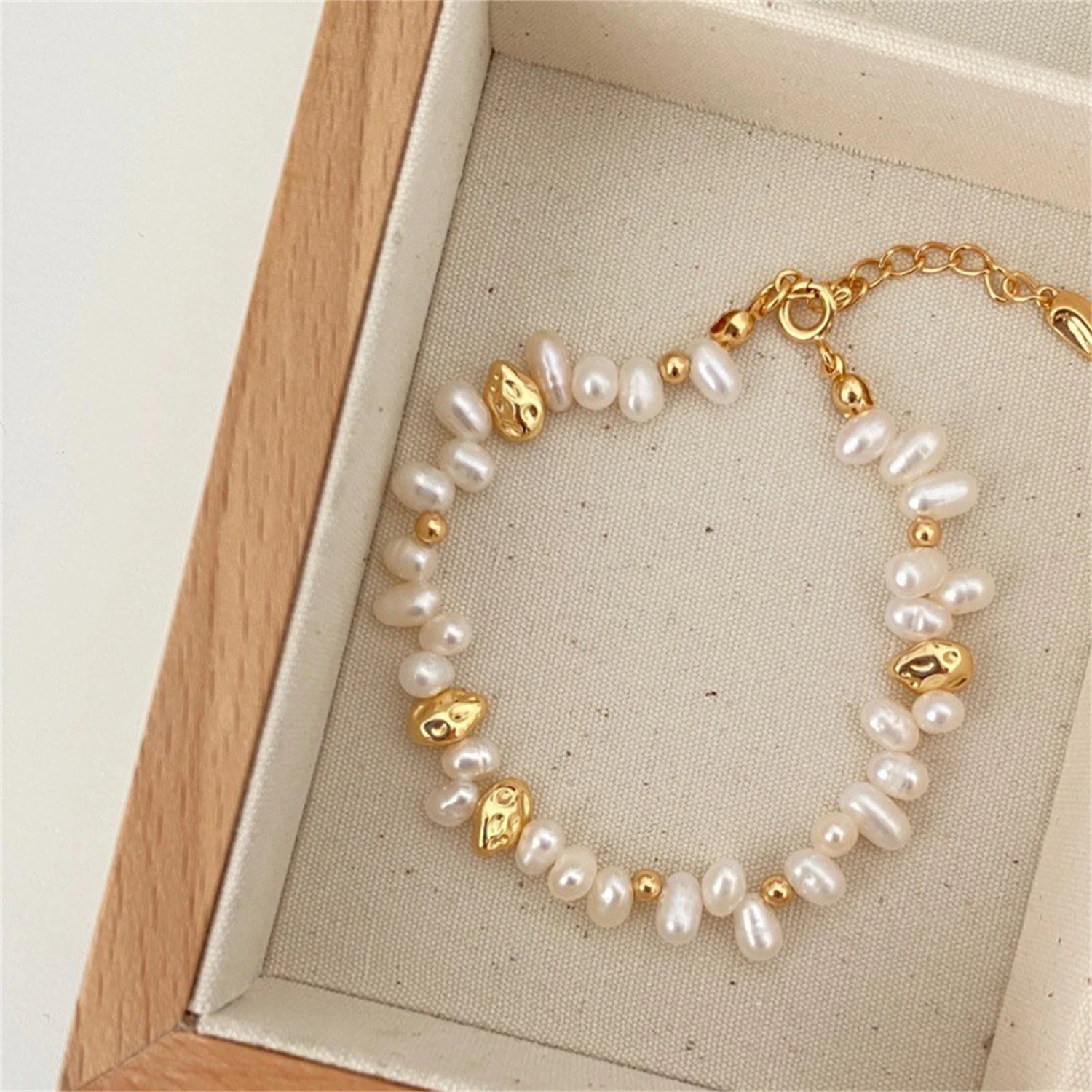 

WAKA Baroque Pearl Bracelet with Metal Accents Elegant Unique Design Boho Fashion Jewelry for Women Daily Wear & Gift Idea