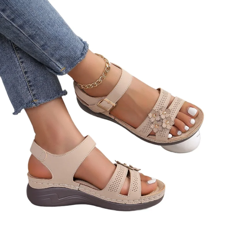 2026 Neue Damen Rutschfeste Weiche Sohle Casual Sandalen Knöchelriemen Damen Keilsandalen Sommer Vintage Blumen Plateau-Sandalen
