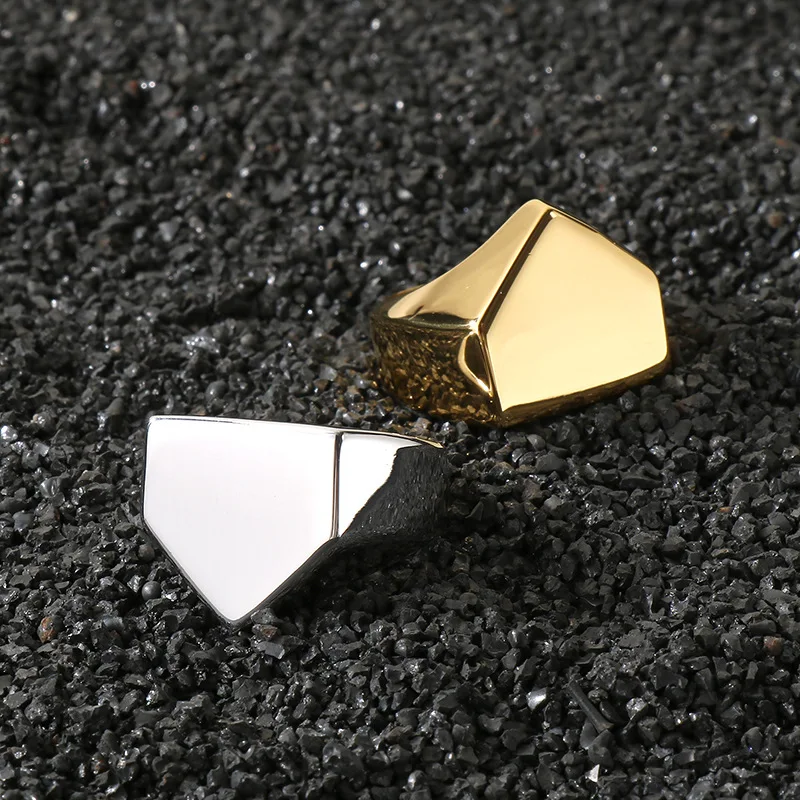 Simple and individual pyramid-shaped smooth stainless steel men's ring