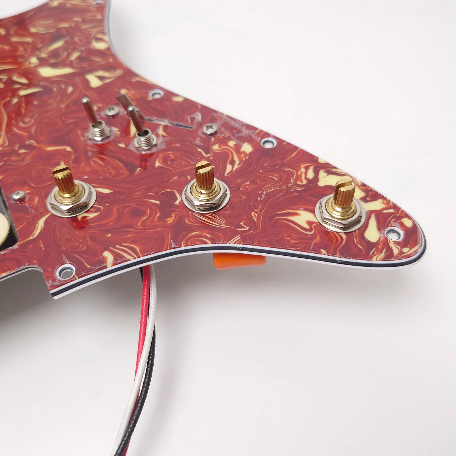 مجموعة Pickguard المحملة مسبقًا من alljita SSH مع ألنيكو 5 هامبوكر وبيك اب ملف واحد لاستبدال الجيتار الكهربائي ST