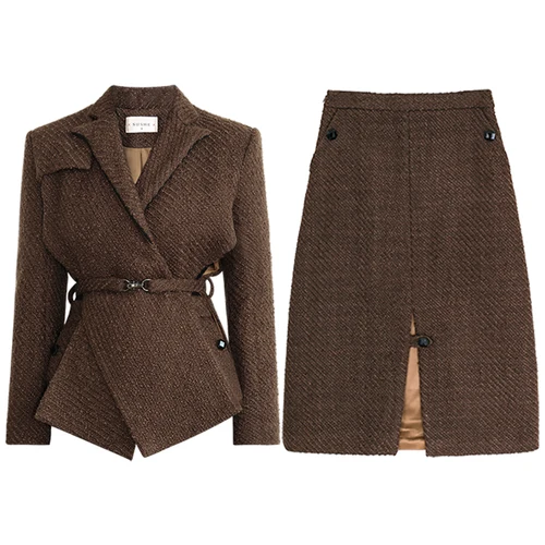 ملابس الحفلات والعطلات