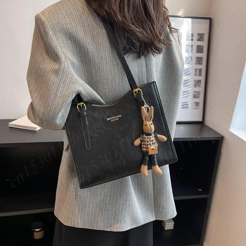 

Vintage Shoulder Bag with Cute Pendant Retro Tote Handbag Fashion PU Leather Underarm Pouch Ladies Large Capacity Commuter Bag