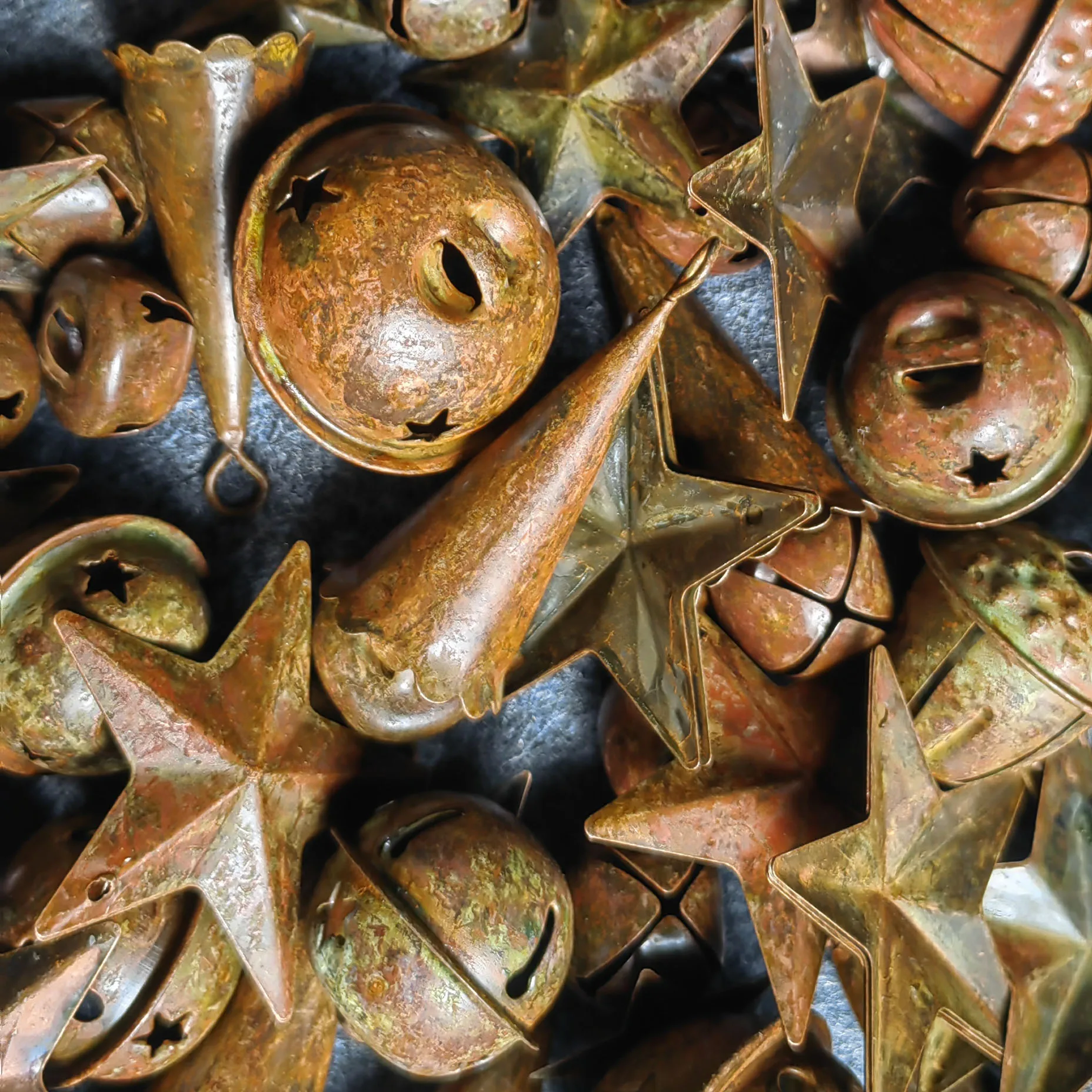 28 pcs NO DIRTY Christmas Bell Rustic Star Cutout Bell Rustic Holiday Crafts Vintage Ornament for Christmas decoration