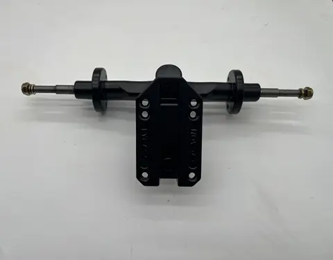 Il set di camion Double KingPin per skateboard elettrici funziona con il ponte in fibra di carbonio Lycaon